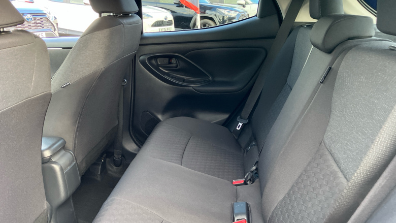 Toyota Yaris 1.5 Hybrid Design 5dr CVT Hybrid Hatchback